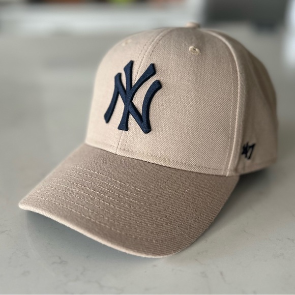 Yankees Cap Like New - Picture 3 of 8